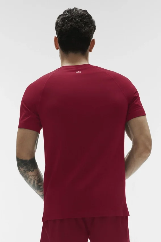 Alo Vapor pantaloncini a girocollo con maniche corte - Garnet