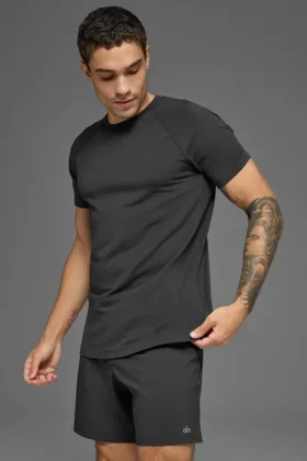 Alo Vapor pantaloncini con maniche corte e collo rotondo – Antracite
