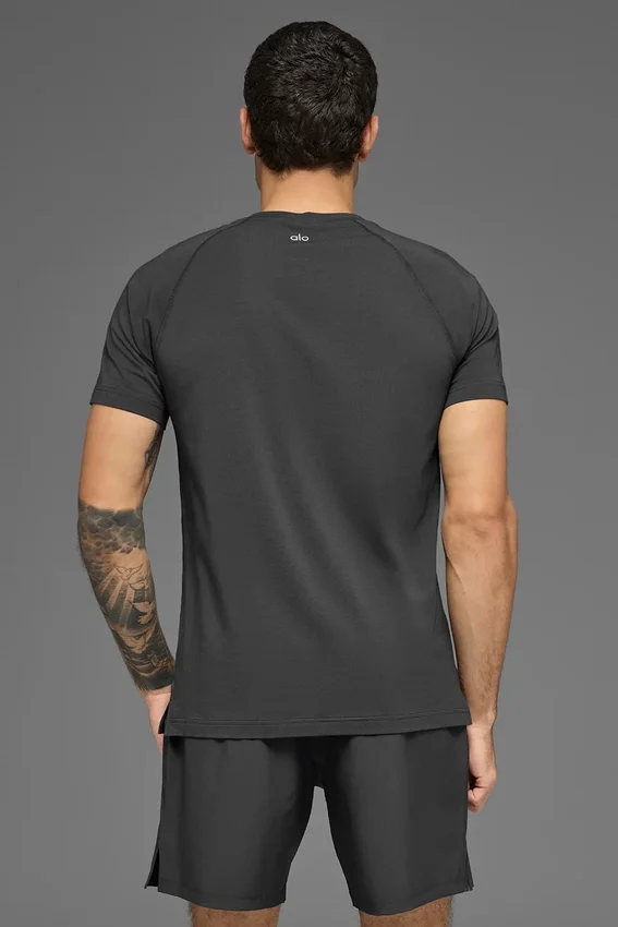 Alo Vapor pantaloncini con maniche corte e collo rotondo - Antracite