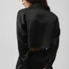 Camicia corta luminosa in seta con maniche lunghe e bottoni - Nero