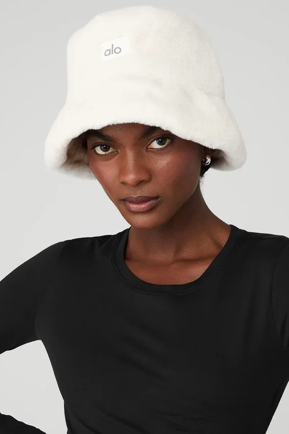 Cappello a secchiello in pelliccia sintetica - Avorio