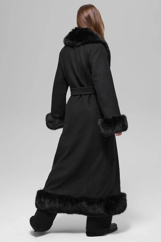 Cappotto lungo con bordi in pelliccia sintetica - Nero