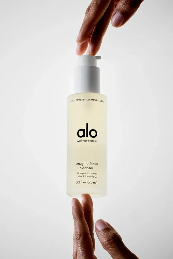 Detergente viso enzimatico