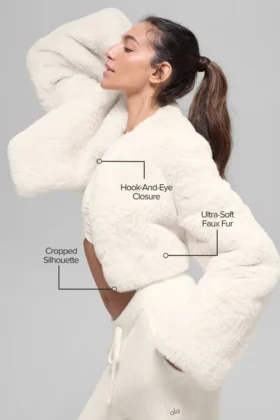 Giacca corta chic in pelliccia sintetica – Avorio