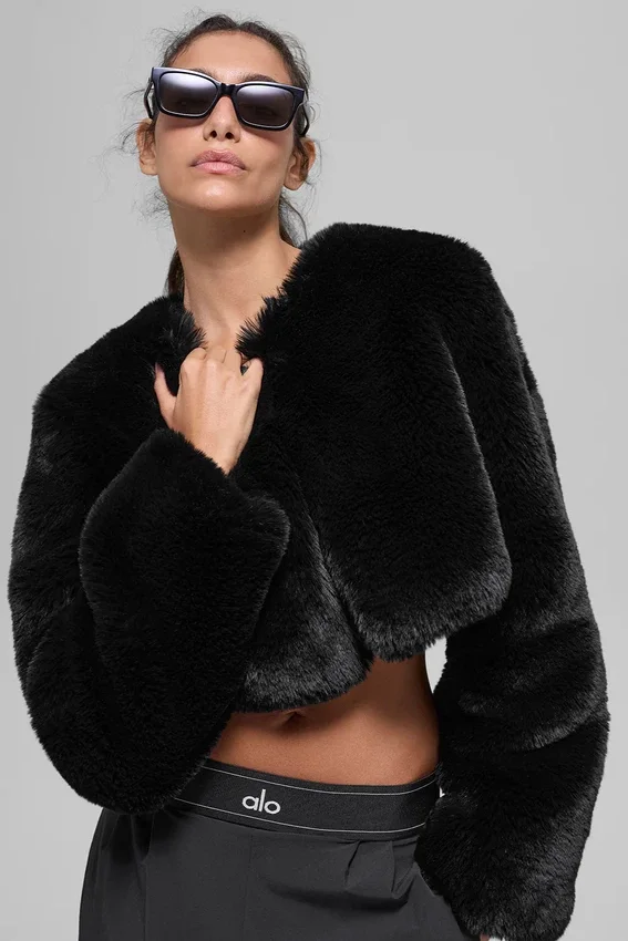 Giacca corta chic in pelliccia sintetica - Nero