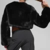 Giacca corta chic in pelliccia sintetica - Nero