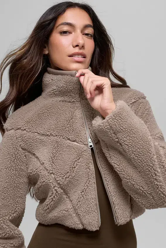 Giacca corta Sherpa con tagli laterali - Chai Latte