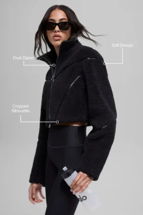 Giacca corta Sherpa con taglio obliquo – Nero