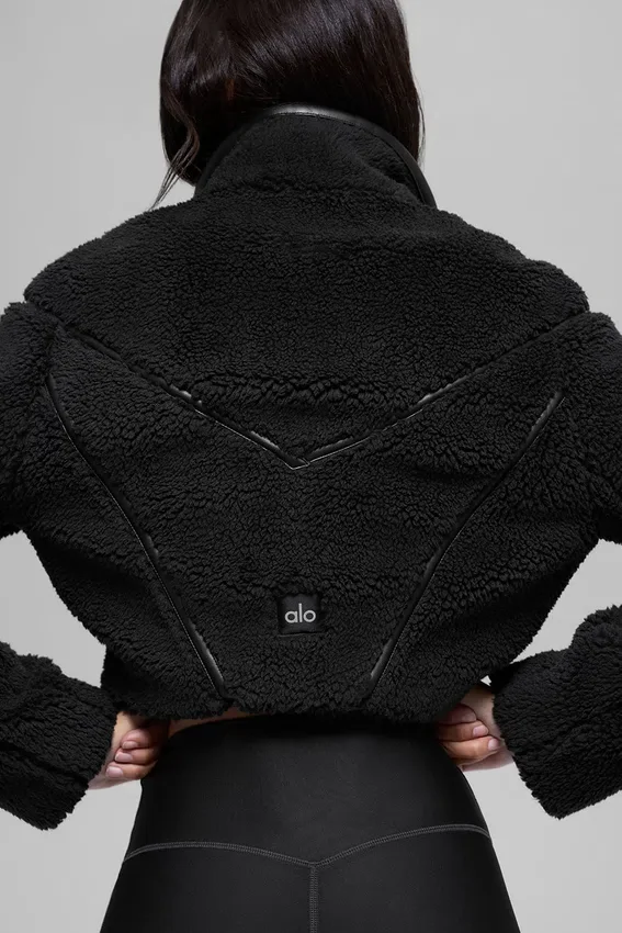 Giacca corta Sherpa con taglio obliquo - Nero