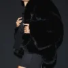 Giacca di tendenza in pelliccia sintetica opulenta - Nero