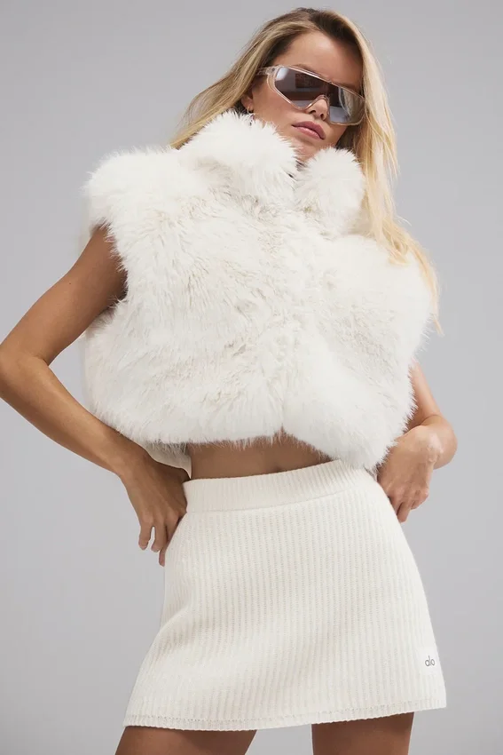 Gilet corto in pelliccia sintetica opulenta - Avorio