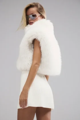 Gilet corto in pelliccia sintetica opulenta – Avorio