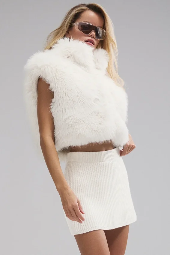 Gilet corto in pelliccia sintetica opulenta - Avorio