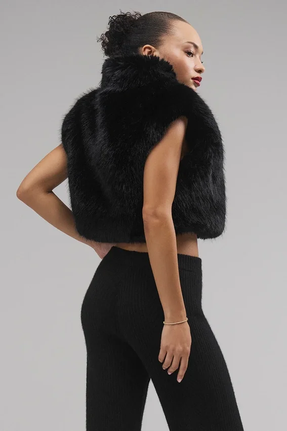 Gilet corto in pelliccia sintetica opulenta - Nero