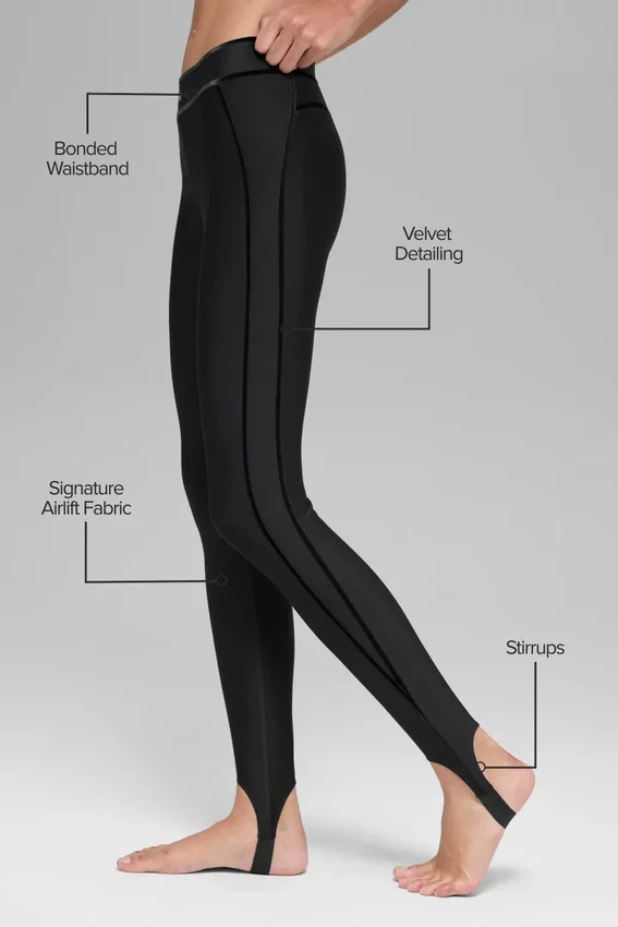 Leggings Airlift High-Waist con staffa "Love Language" - Nero