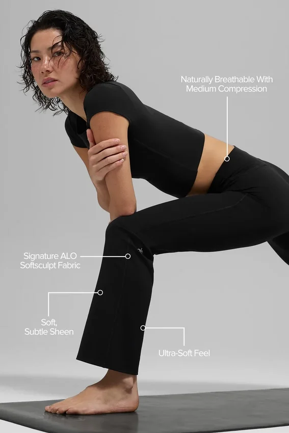 Leggings High-Waist 7/8 con taglio svasato Alo Softsculpt - Nero