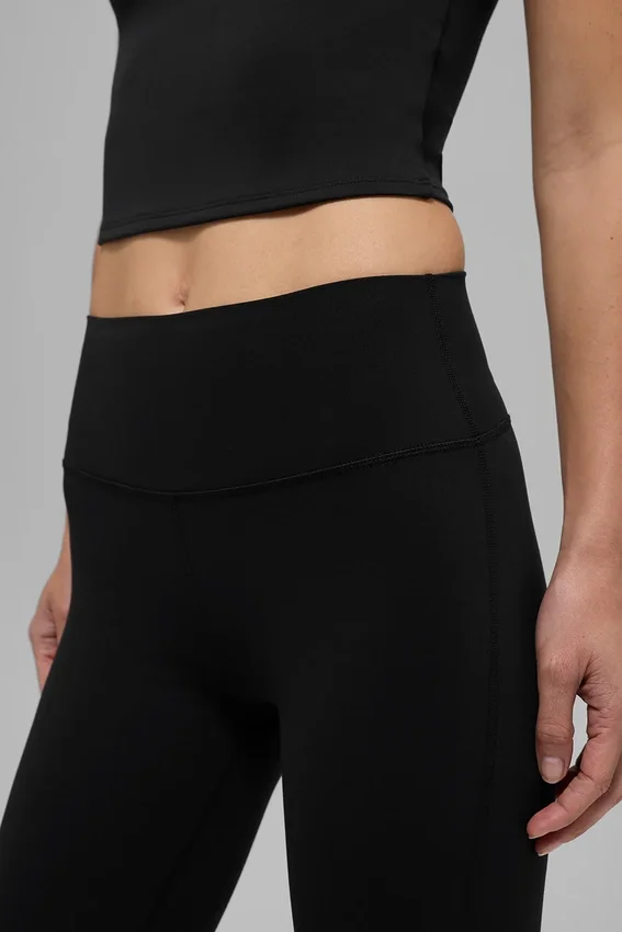 Leggings High-Waist 7/8 con taglio svasato Alo Softsculpt - Nero