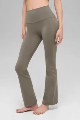 Leggings High-Waist Airbrush con taglio bootcut 7/8 – Cacao chiaro