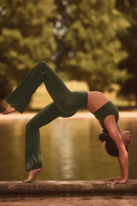 Leggings High-Waist con taglio svasato Alo Softsculpt - Verde oliva