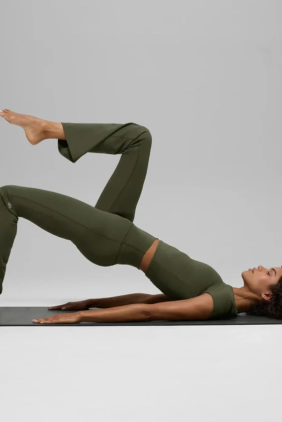 Leggings High-Waist con taglio svasato Alo Softsculpt - Verde oliva