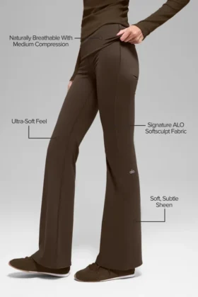 Leggings svasati con orlo ripiegato Alo Softsculpt – Espresso