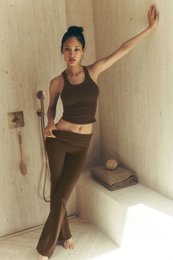 Leggings svasati con risvolto 7/8 Alo Softsculpt - Espresso