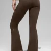 Leggings svasati con risvolto 7/8 Alo Softsculpt - Espresso