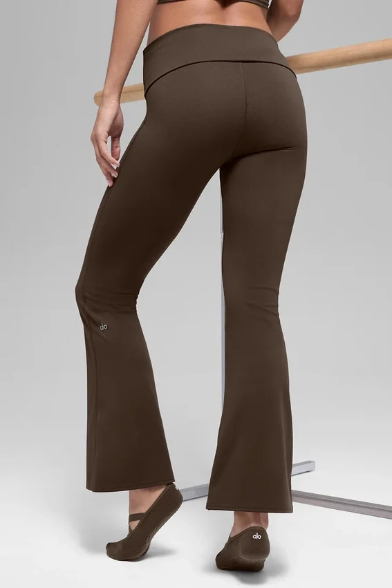 Leggings svasati con risvolto 7/8 Alo Softsculpt - Espresso