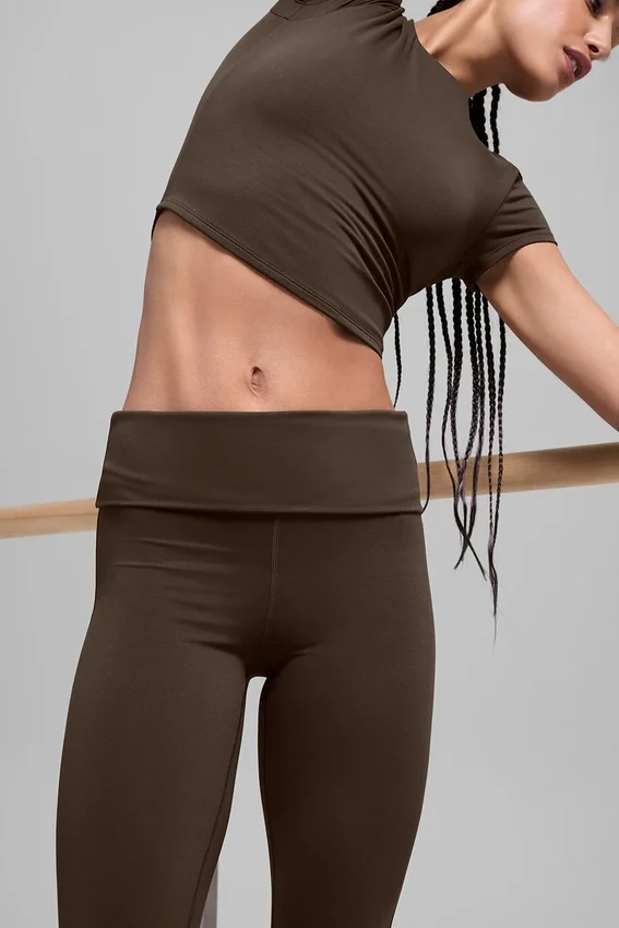 Leggings svasati con risvolto 7/8 Alo Softsculpt - Espresso