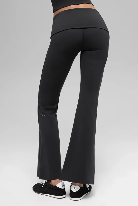 Leggings svasati con risvolto 7/8 Alo Softsculpt - Nero