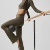 Leggings svasati con risvolto Alo Softsculpt - Olive Tree