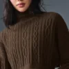 Maglia a collo alto corta Winter Bliss a maglia intrecciata con maniche lunghe - Espresso