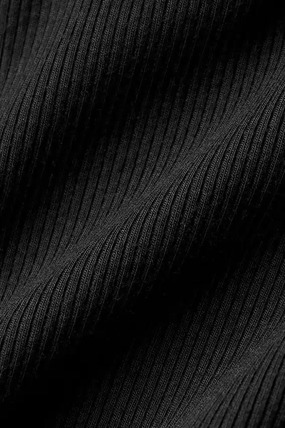 Maglia a costine con collo alto e maniche lunghe Mesmerize - Nero