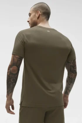 Maglia a maniche corte con collo rotondo Alo Vapor – Olive Tree