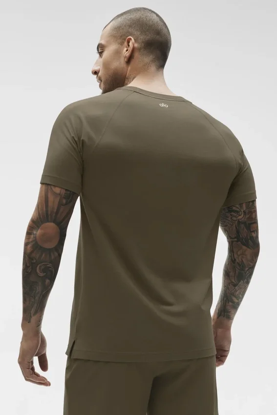 Maglia a maniche corte con collo rotondo Alo Vapor - Olive Tree