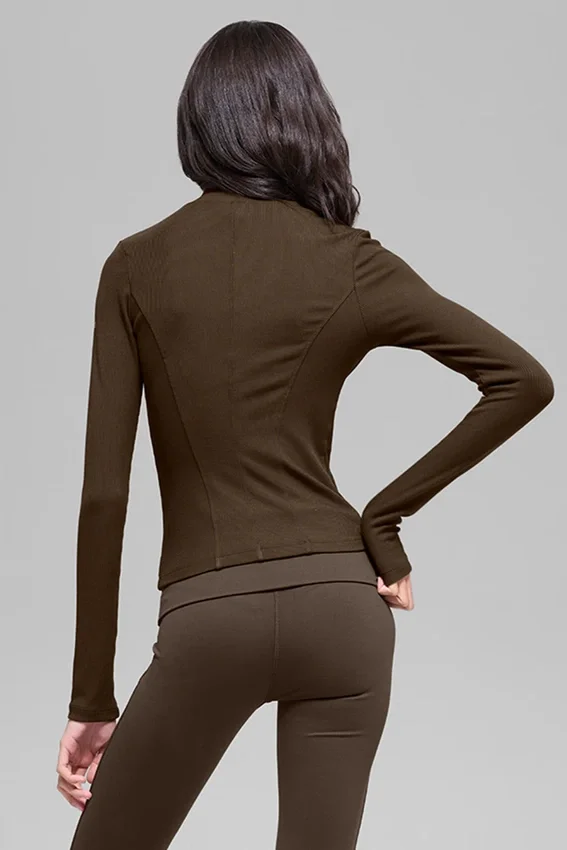 Maglia a maniche lunghe con collo alto a costine della linea Mesmerize - Espresso