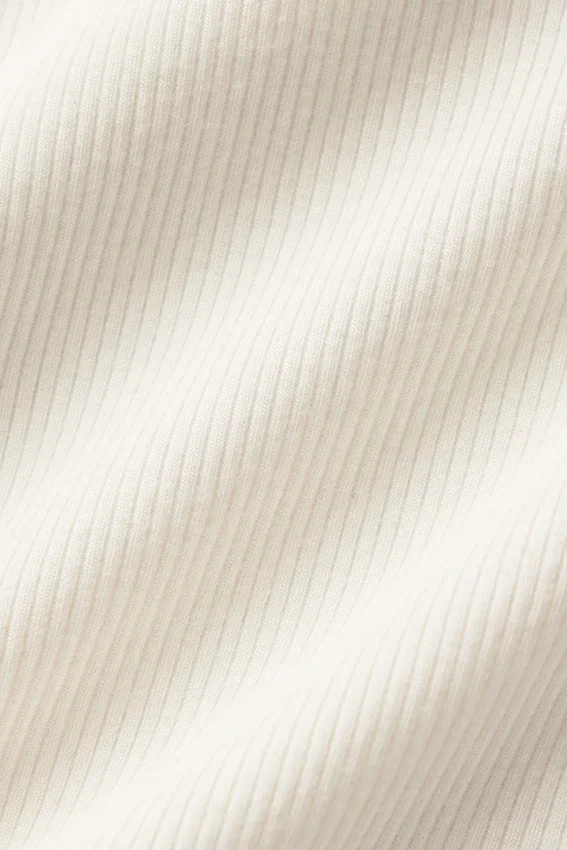 Maglia a maniche lunghe con collo alto a costine Mesmerize - Avorio