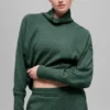 Maglia a maniche lunghe con collo alto "Weekend Escape" in tessuto a nido d'ape - Verde trifoglio