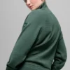 Maglia a maniche lunghe con collo alto "Weekend Escape" in tessuto a nido d'ape - Verde trifoglio