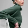 Maglia a maniche lunghe con collo alto "Weekend Escape" in tessuto a nido d'ape - Verde trifoglio
