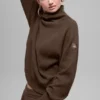 Maglia a maniche lunghe con collo alto "Weekend Escape" in tessuto waffle - Espresso
