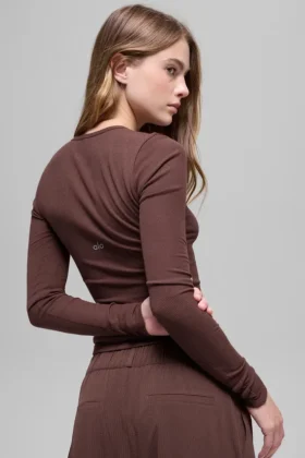 Maglia a maniche lunghe in modal a coste – Brownstone