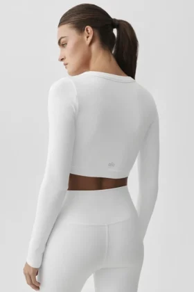 Maglia con maniche lunghe corta senza cuciture a costine “Serene” – Bianco