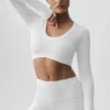 Maglia con maniche lunghe corta senza cuciture a costine "Serene" - Bianco