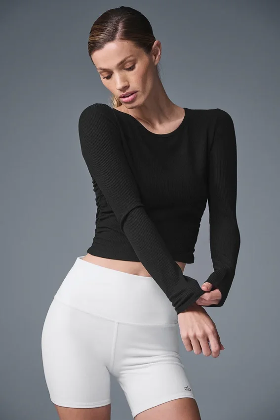 Maglia con maniche lunghe e arricciature - Nero