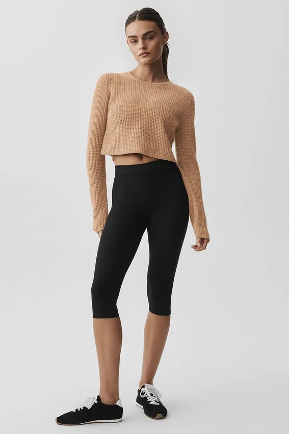 Maglia corta a maniche lunghe in morbido cashmere a trama a nido d'ape - Toasted Almond