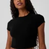 Maglietta a maniche corte cropped Sea Coast a costine - Nero