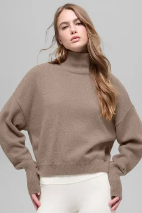 Maglione a collo alto corto New Class in lana e cashmere - Chai Latte