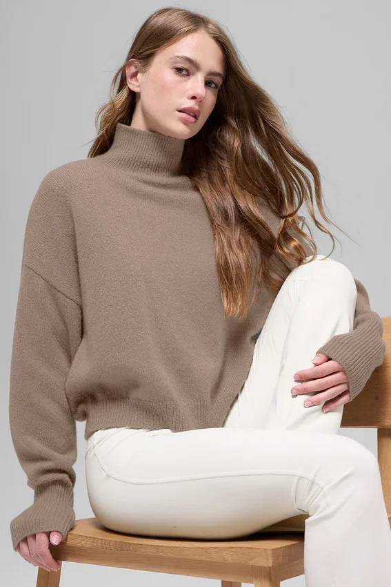Maglione a collo alto corto New Class in lana e cashmere - Chai Latte