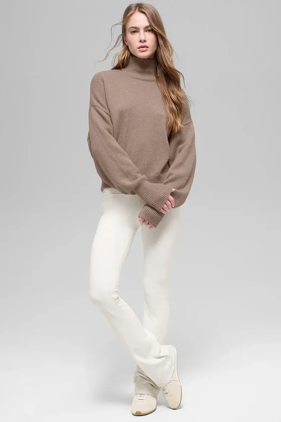 Maglione a collo alto corto New Class in lana e cashmere - Chai Latte